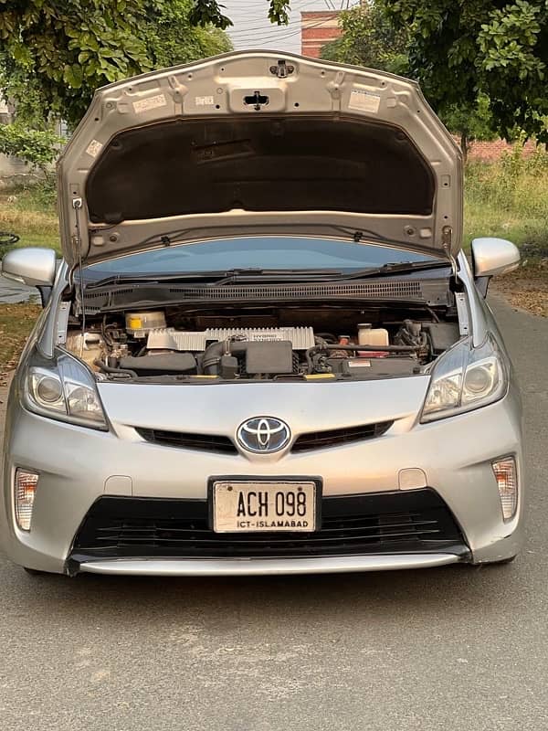 Toyota Prius 2013 14