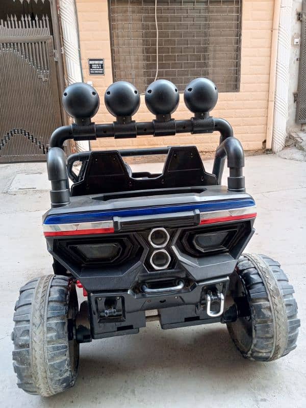 4 × 4 Off Road Jeep - 2 Seater 6