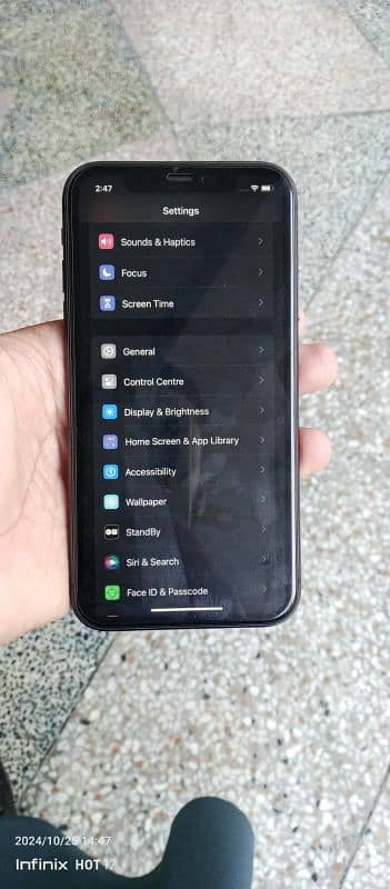 Iphone 11 64gb 10/10 condition jv waterpack 2