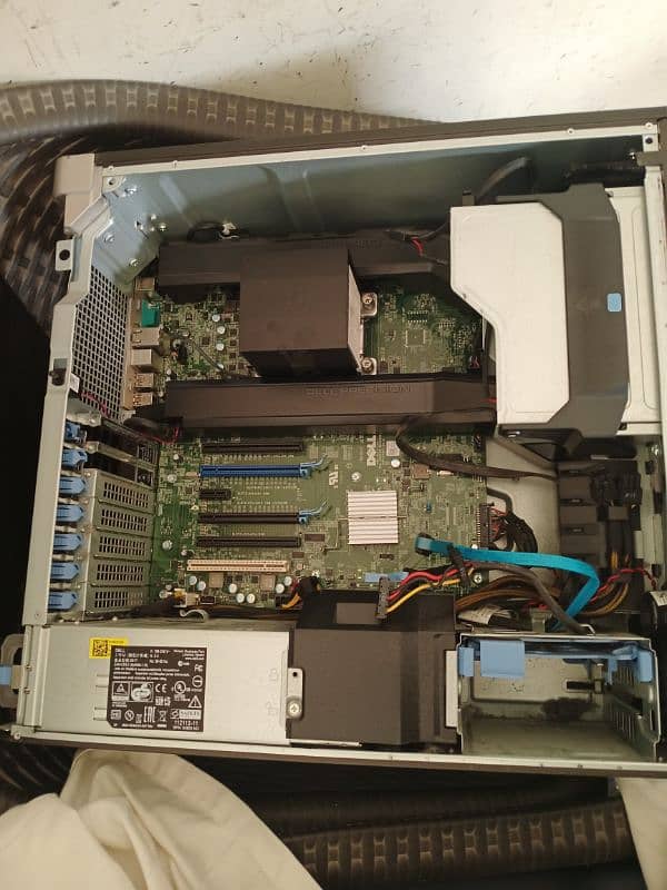 Dell Hexa Core 32GB Ram 128GB SSD 3