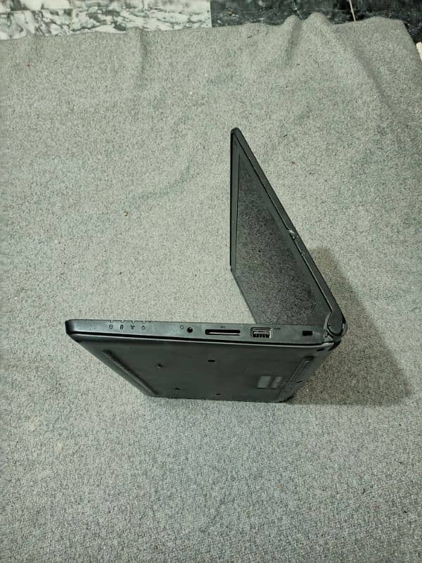 Dell Latitude 3160 (8 GB Ram 250 GB Hard Disk) with Charger 2