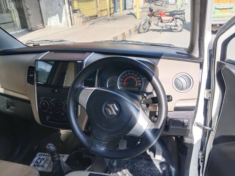 Suzuki Wagon R 2018 4