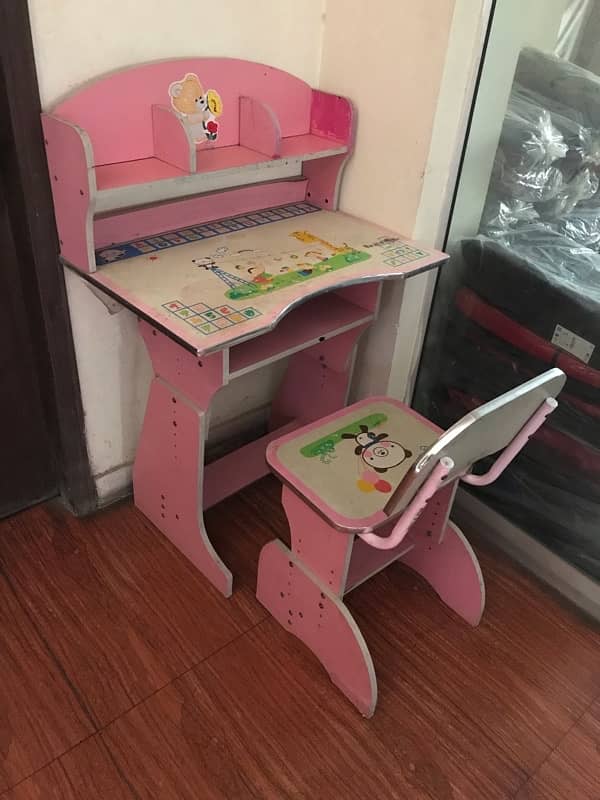 kids stydy table & chair 1