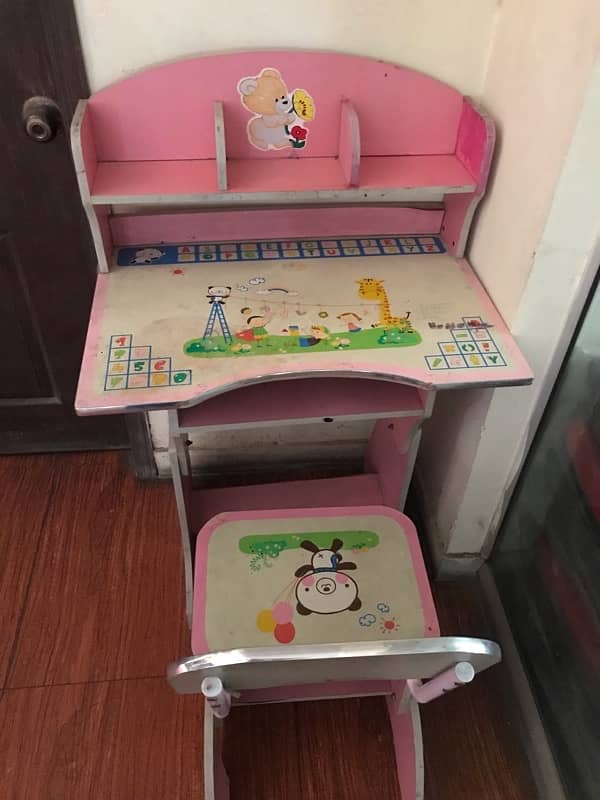 kids stydy table & chair 2