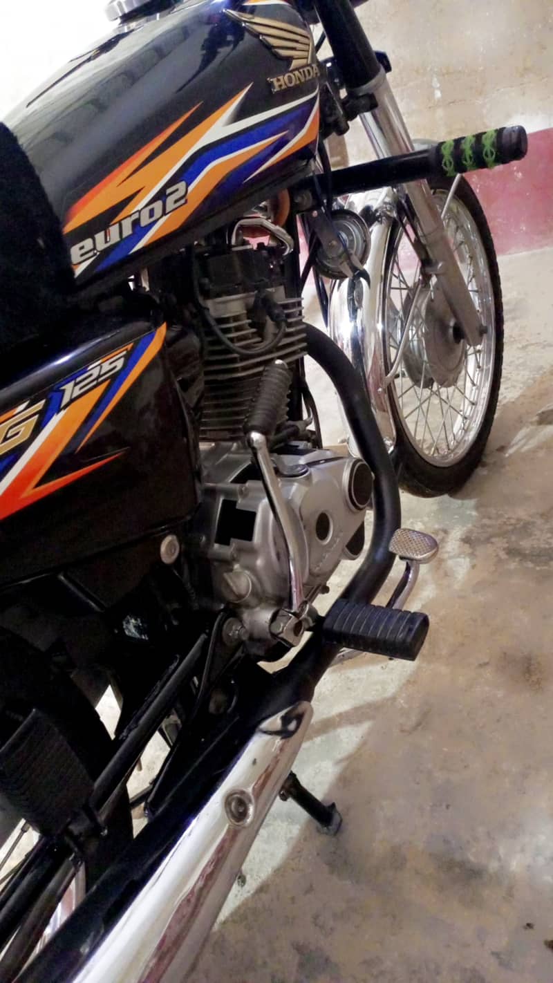 bike main aik rupe ka bhi Kam nhi ha shoka tha abhi payment ki need ha 2