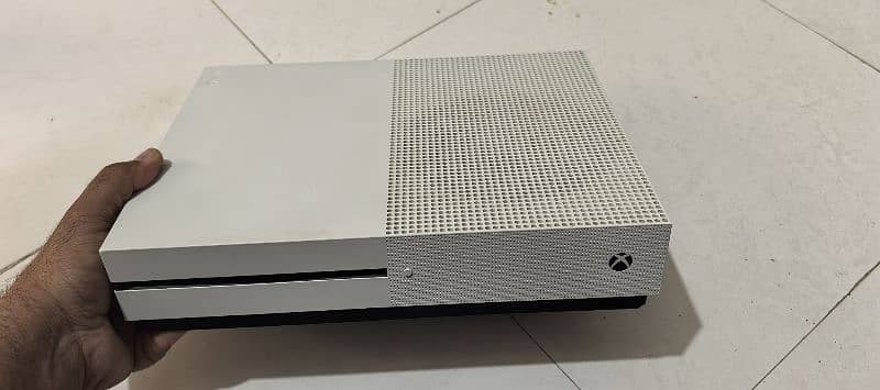 xbox one s 1tb new condition 1