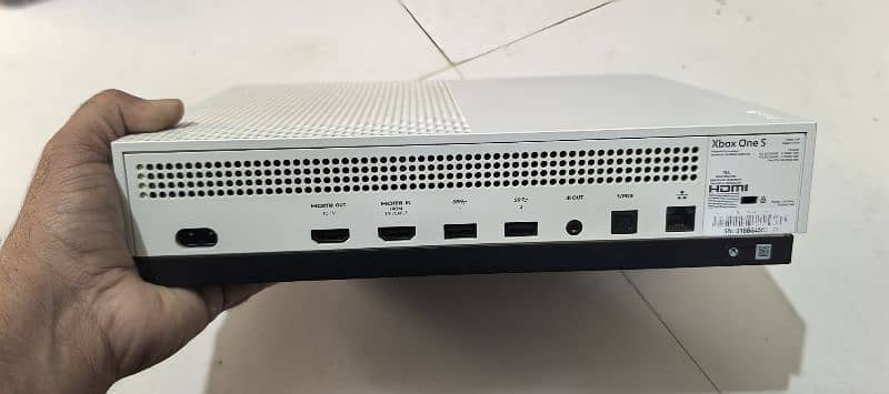 xbox one s 1tb new condition 2