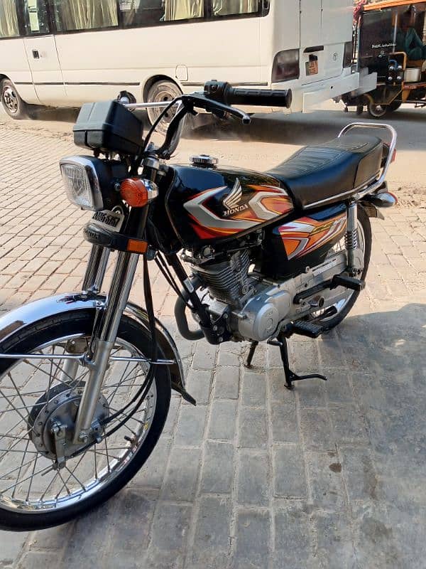 Honda CG 125 2018 black color 4