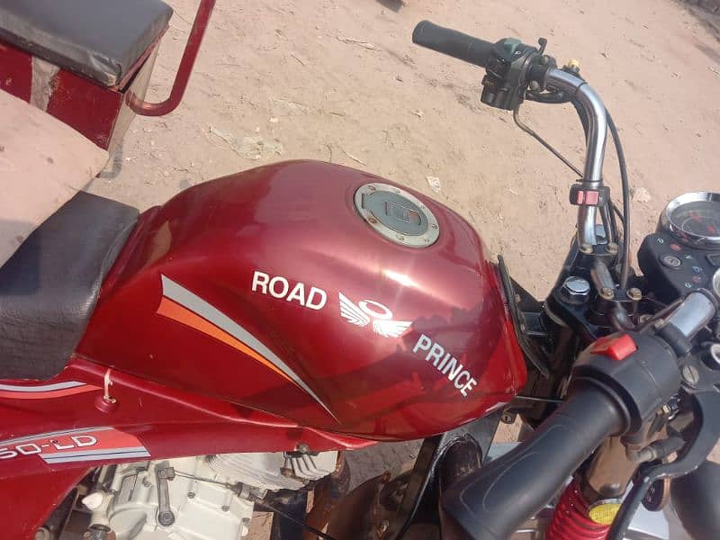 Road prince 150cc loader Rickshaw. 4