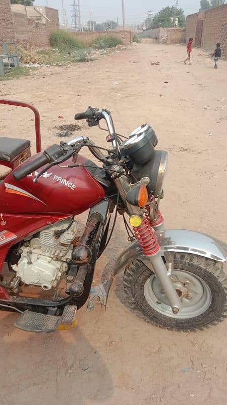 Road prince 150cc loader Rickshaw. 5