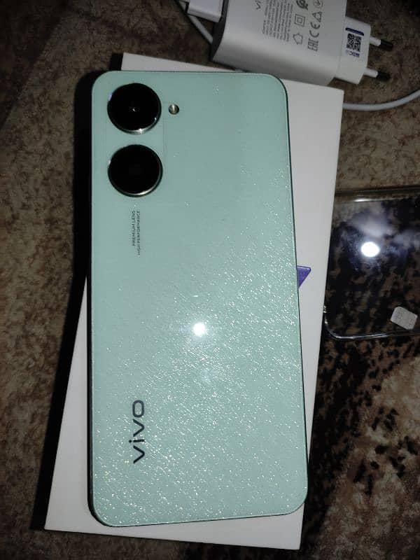 vivo y 03t open box with charger 4