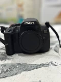 canon 700D DSLR camera