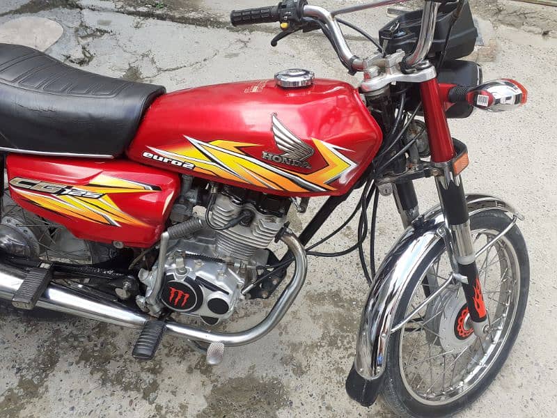 Honda CG 125 2021 hy all punjab Number hy genuine No plat sath hy 1