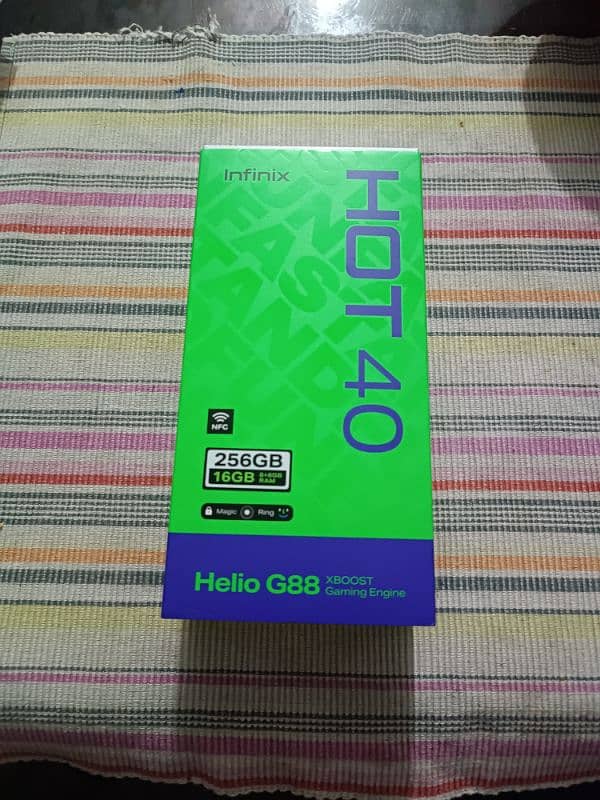 Infinix Hot 40 8 256 GB for sale ha 9 maa ke warranty ha 3