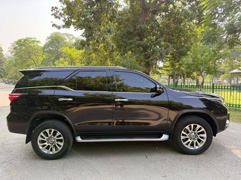 Toyota Fortuner 2021 4