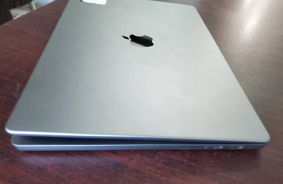 Macbook M1 Max 2021 16" 32gb Ram 512gb SSD 3