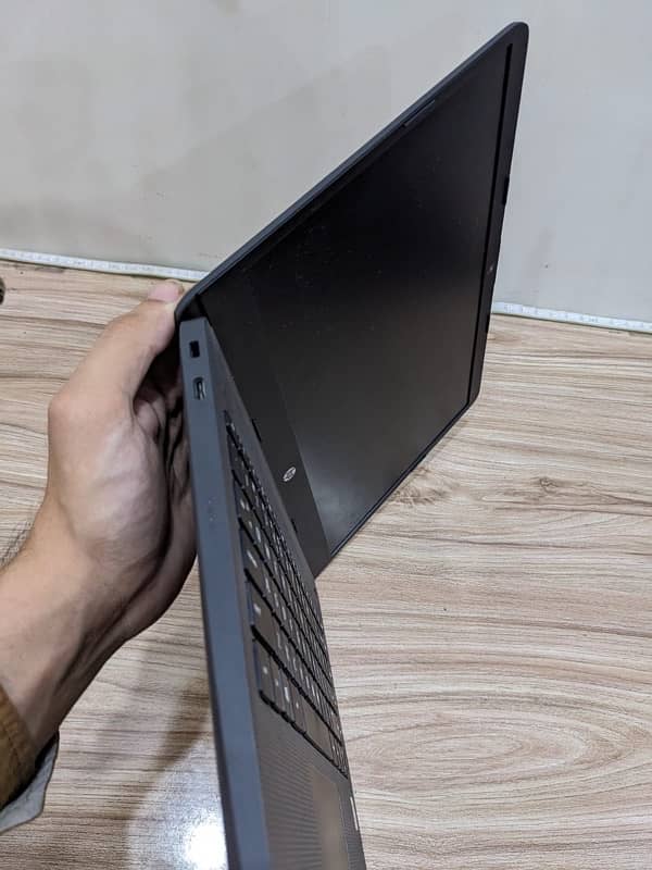 HP laptop 240 G8 i3 10th gen 4