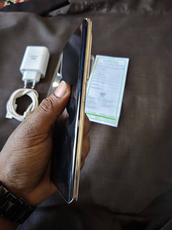 INFINIX ZERO 30, 256GB, 8+8GB, 3MONTH WARRANTY 6