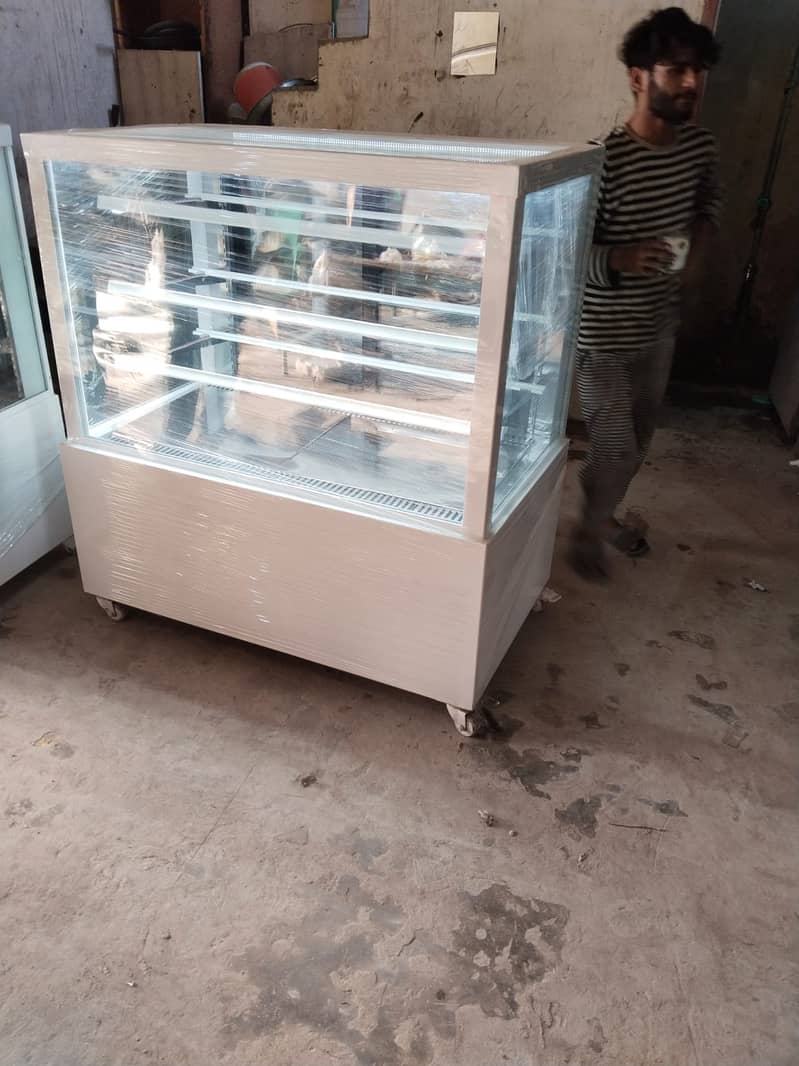 Cake Counter Pastry Counter Glass Counter Heat And Chilled Counter 6