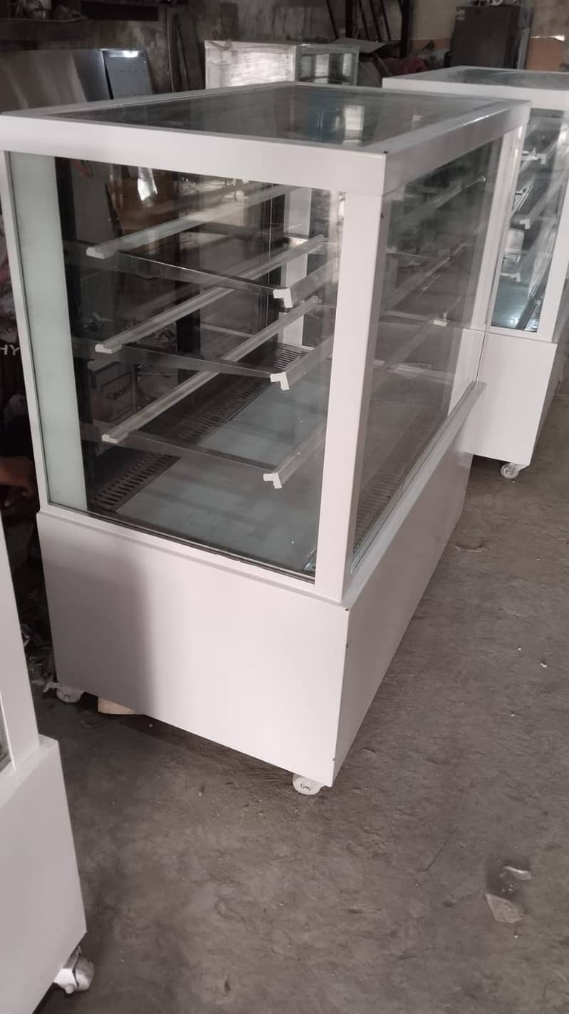 Cake Counter Pastry Counter Glass Counter Heat And Chilled Counter 13