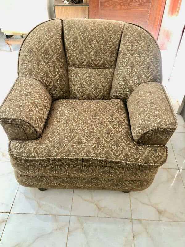 5 seater sofa set available for sale. 1