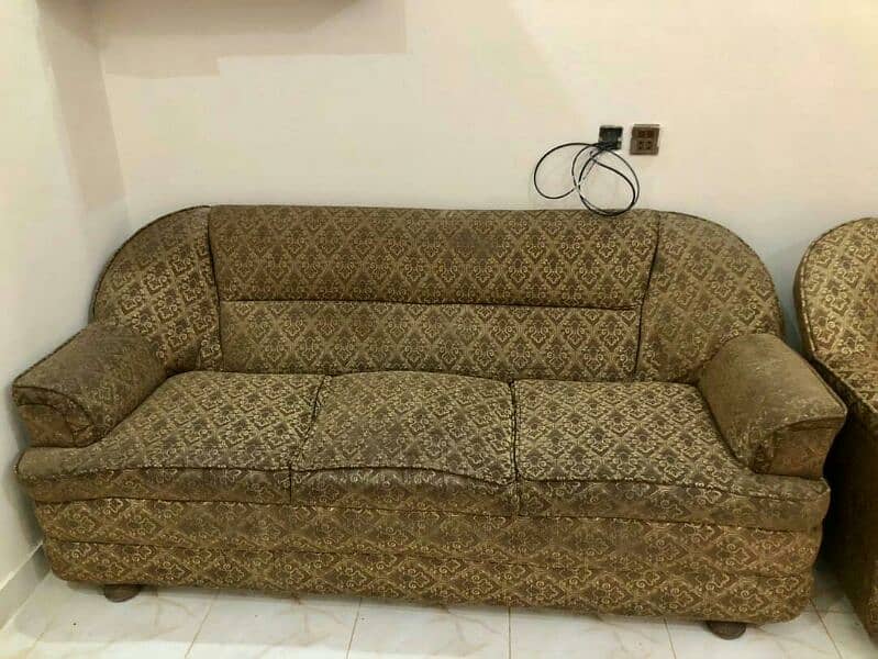 5 seater sofa set available for sale. 3