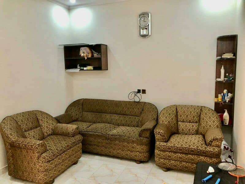 5 seater sofa set available for sale. 5