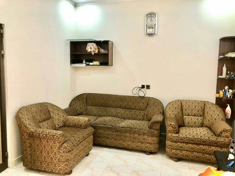 5 seater sofa set available for sale. 6