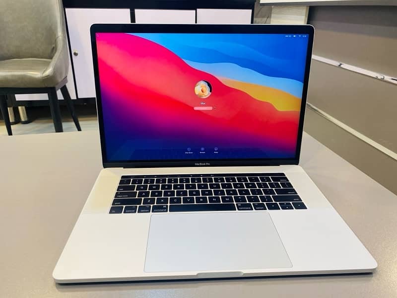 MacBook Pro  15” 2017  i7/16/256 0