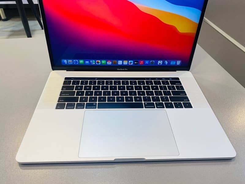 MacBook Pro  15” 2017  i7/16/256 4