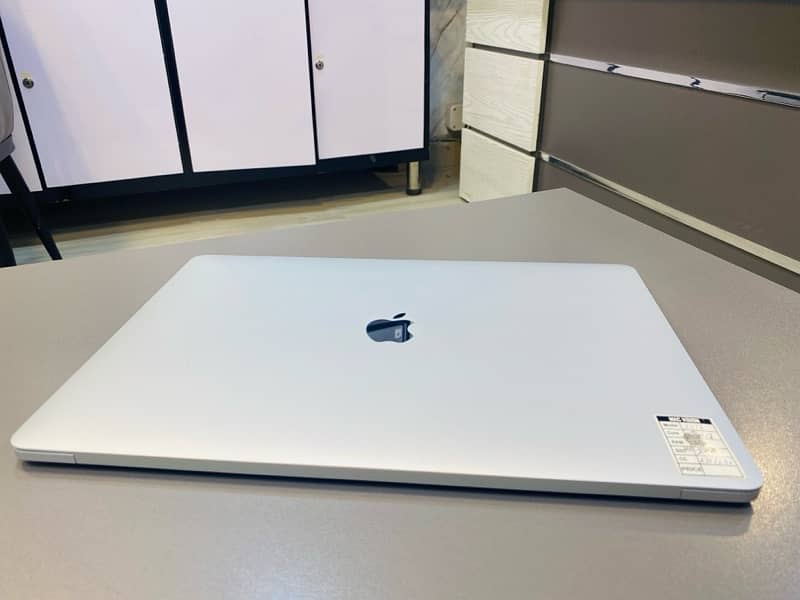 MacBook Pro  15” 2017  i7/16/256 6