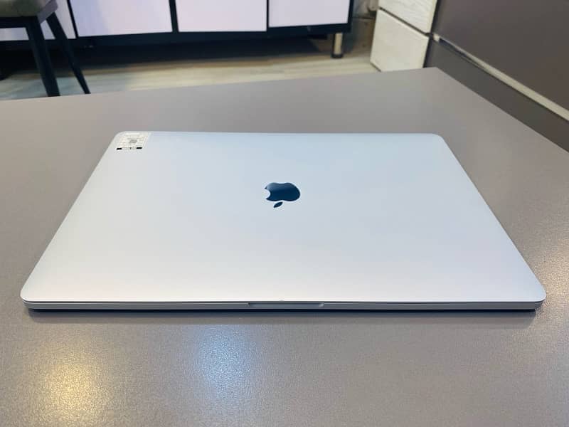 MacBook Pro  15” 2017  i7/16/256 8