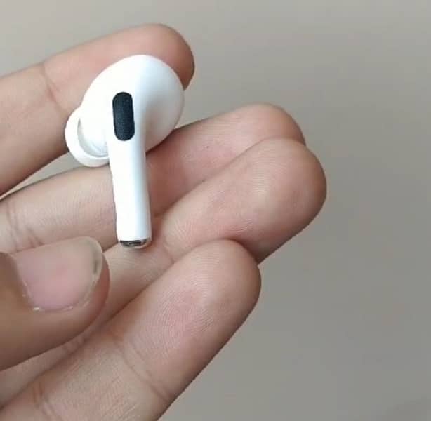 Airpods Pro 2 Left Side And Case 0