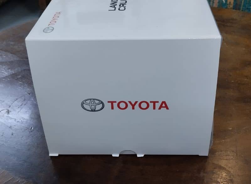 2010 Toyota Parado 1/18 Model for gift or decor 15