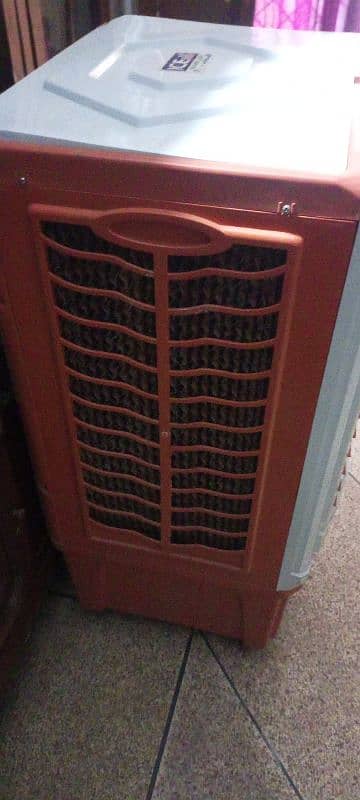 AIR COOLER WITH 4 BOTTLES 1