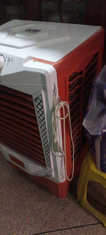 AIR COOLER WITH 4 BOTTLES 2