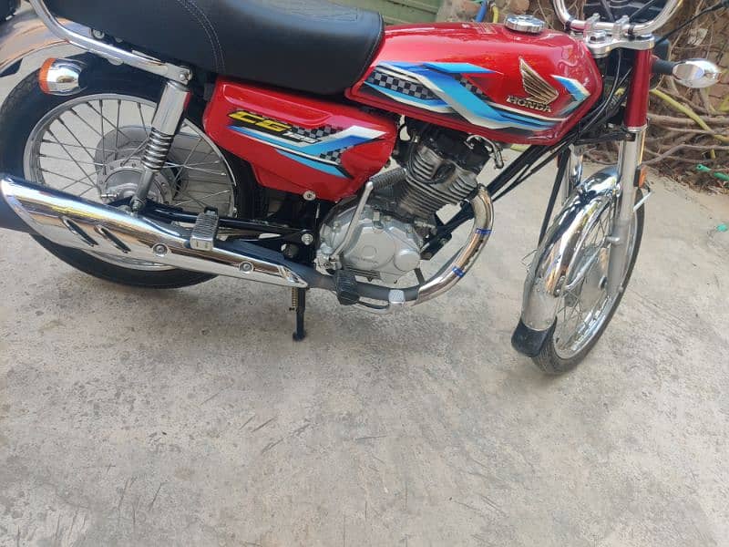 Min apna bike Honda CG 125 sale kr Raha hun 4