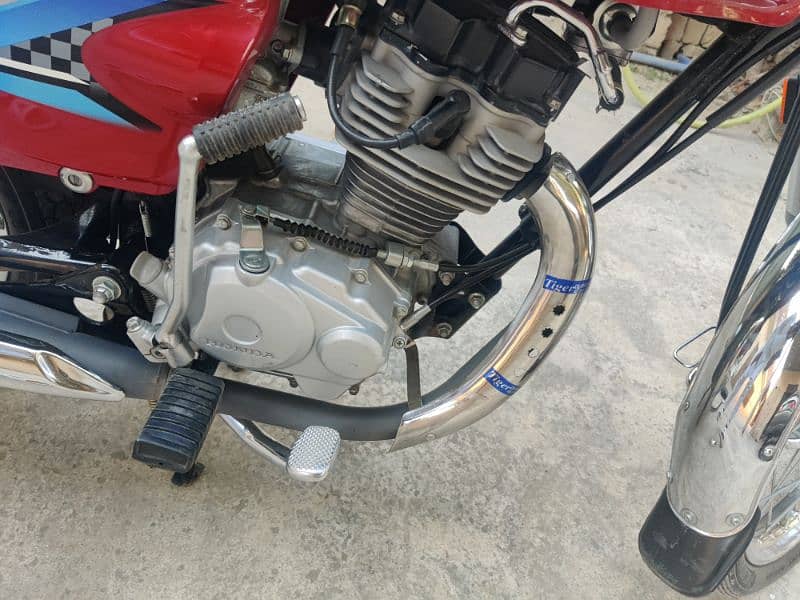 Min apna bike Honda CG 125 sale kr Raha hun 5