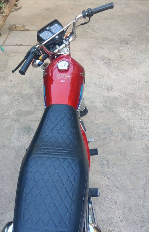 Min apna bike Honda CG 125 sale kr Raha hun 8