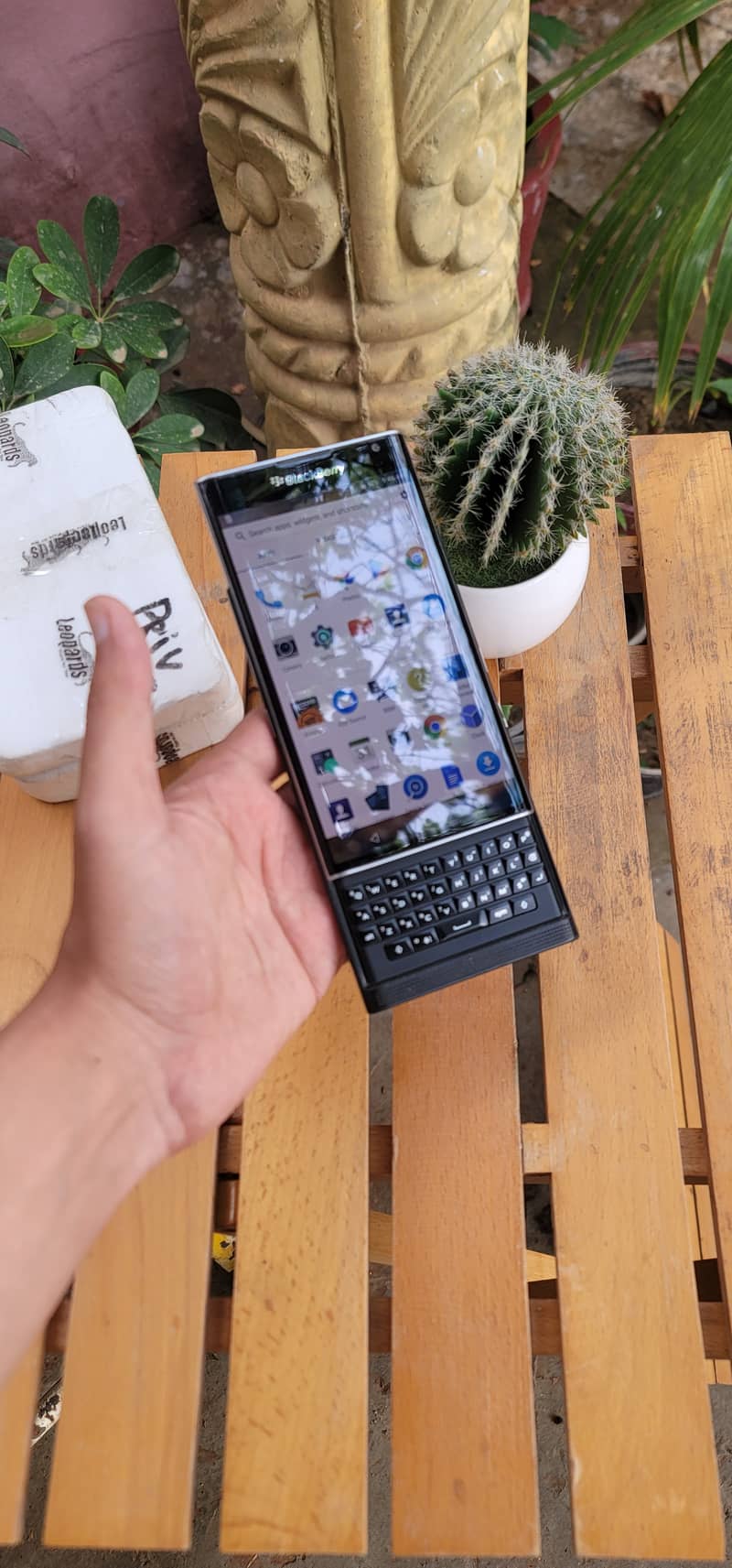 Blackberry priv in lush Condition (Non pta) 7