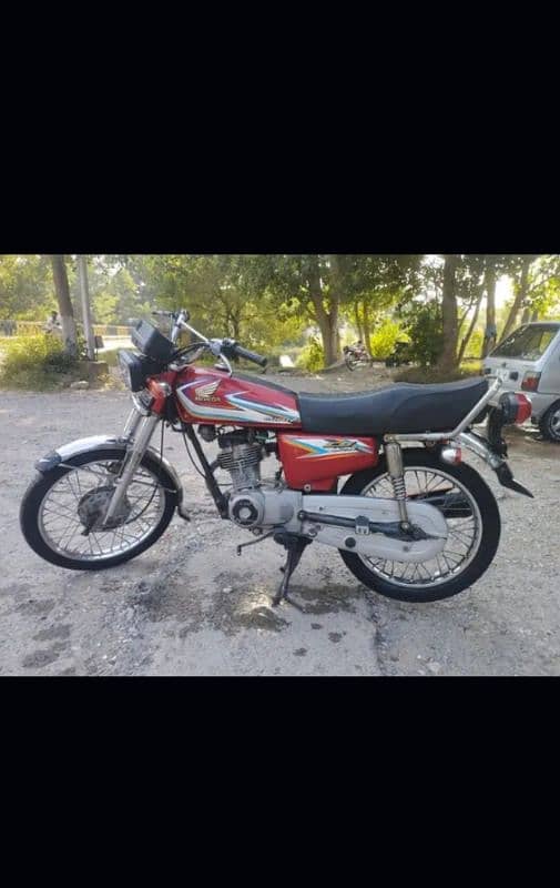 125 Honda 2016 / red Honda 125 ( Lahore Registration ) 0