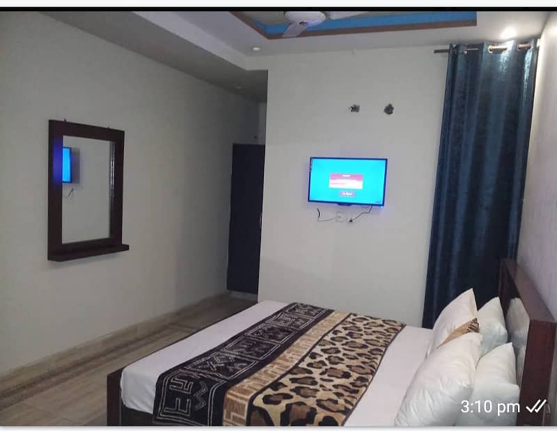 Luxury family room single bed 2000 & double bed 3500 & weekly monthly available 0