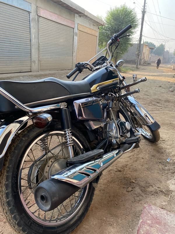 Honda 125SE Black 1