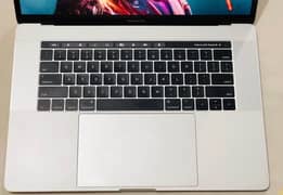 MacBook Pro 2017 Core i7 15’ (neat and clean 10/10) with graphic card