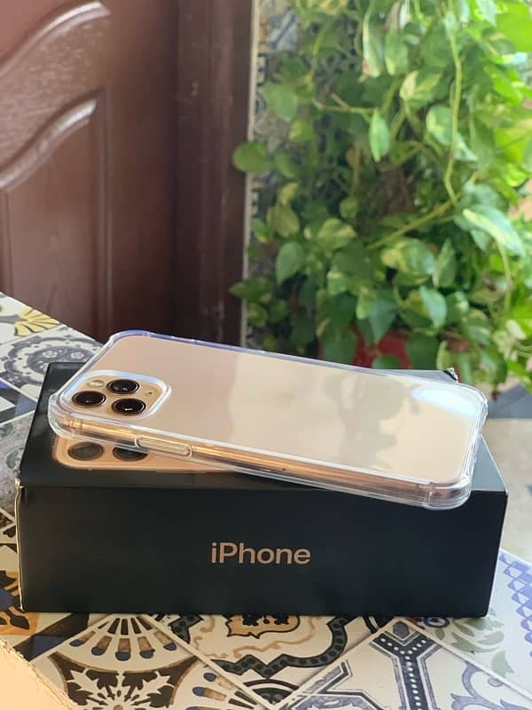 iphone 11 pro,non pta,all good10/10, LLa 0