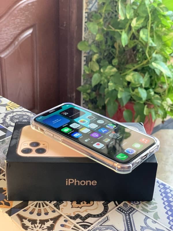 iphone 11 pro,non pta,all good10/10, LLa 2