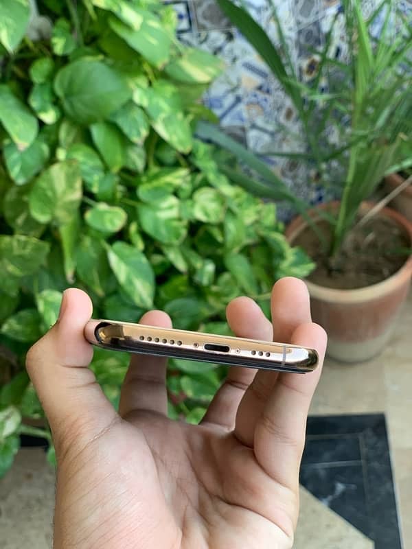 iphone 11 pro,non pta,all good10/10, LLa 3