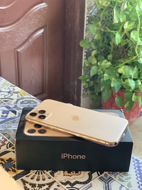 iphone 11 pro,non pta,all good10/10, LLa 5