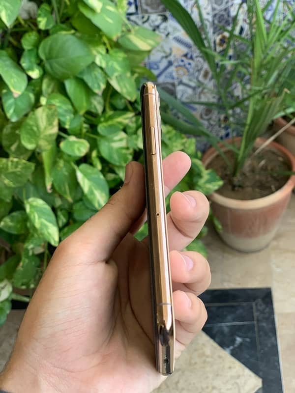 iphone 11 pro,non pta,all good10/10, LLa 7