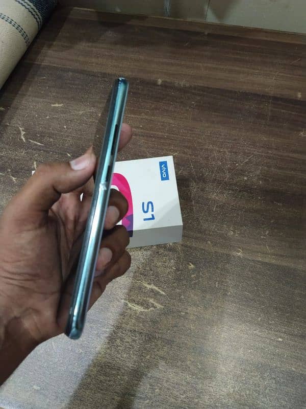 Vivo S1 7